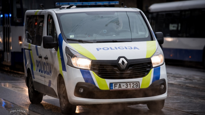 Par laupīšanu no pārtikas veikala Stopiņu novadā aizturējām vīrieti
