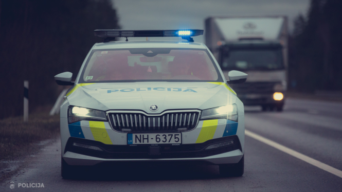 policijas mašīna
