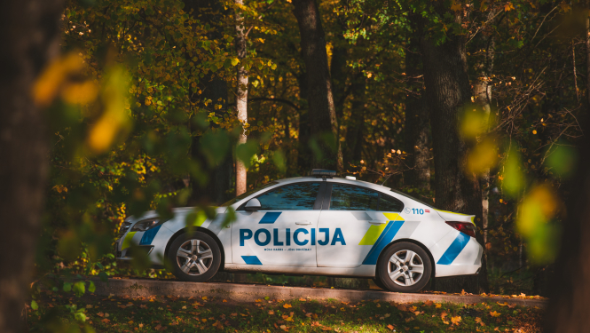 policijas mašīna