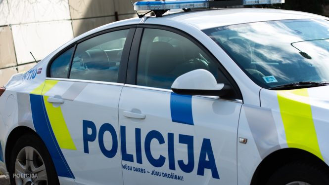 policijas mašīna