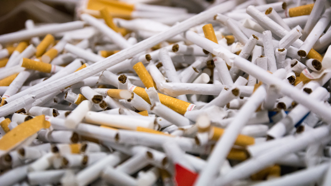 Daudz cigarešu tuvplānā