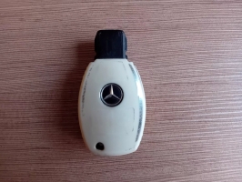 Mercedes Benz automašīnas atslēgas.