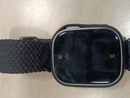 Viedpulkstenis xplora technologies kids smart watch x65 baltā krāsā ar melnu tekstila izstrādājuma siksniņu.