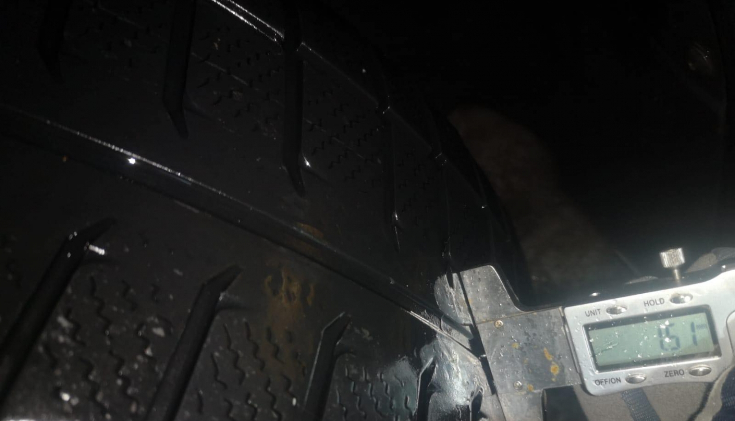 Automašīnas riepu protektora pārbaude