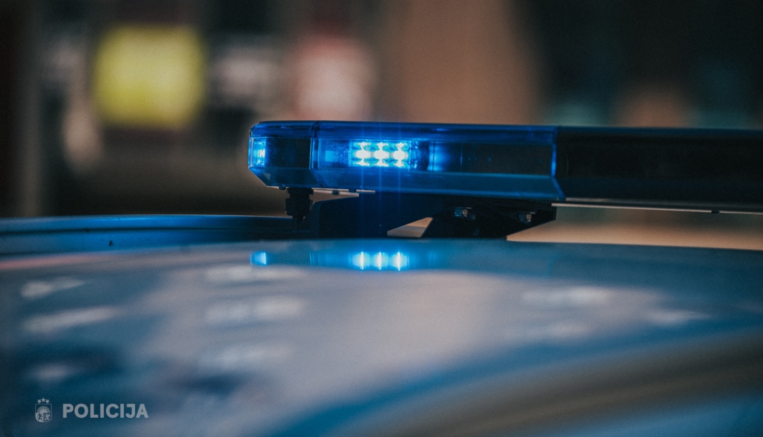 Valsts policijas dienesta automašīnas bākugunis