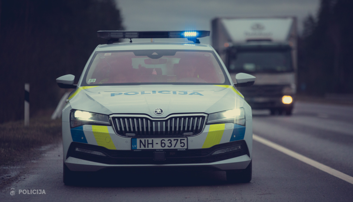 policijas mašīna