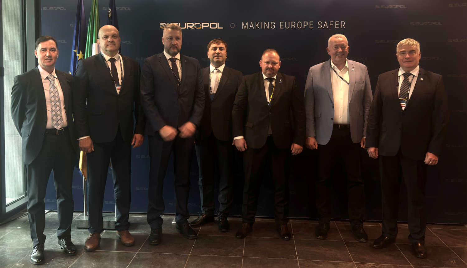 Valsts policijas amatpersonas konferencē Hāgā