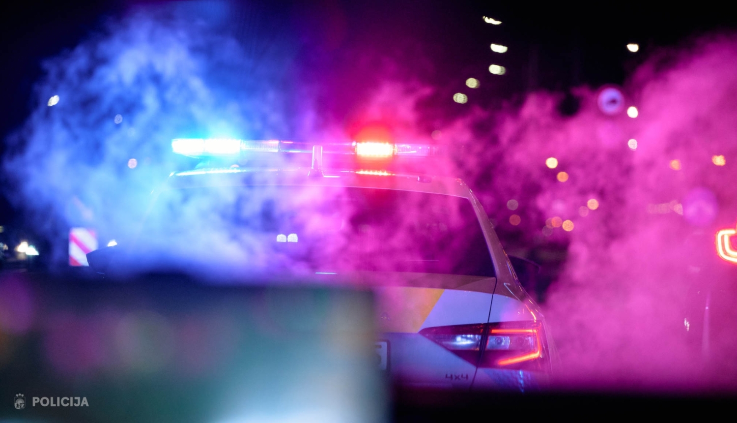 valsts policijas dienesta automašīnas bākugunis