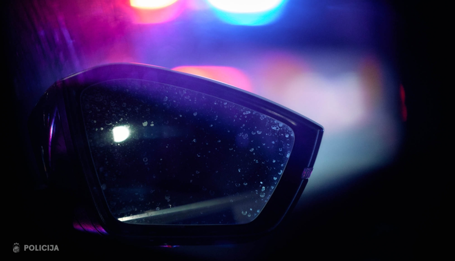 Valsts policijas bākugunis tumsā