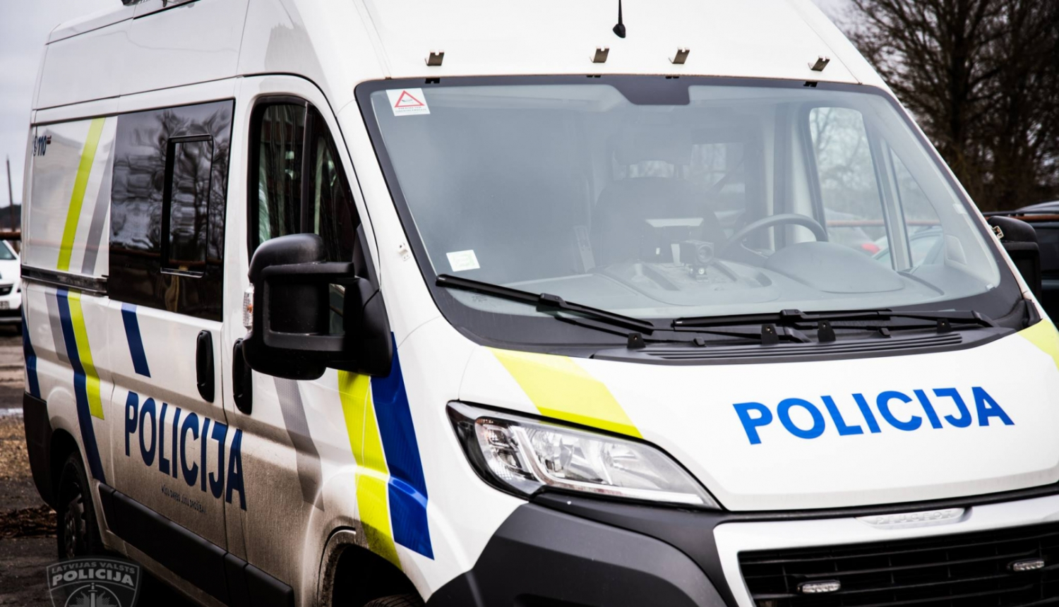policijas mašīna