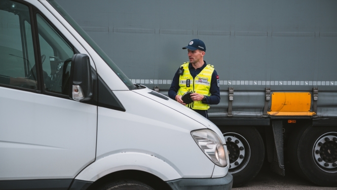 Vieglo komerctransportlīdzekļu kontrolē 