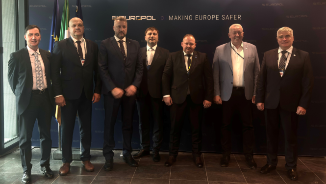 Valsts policijas amatpersonas konferencē Hāgā