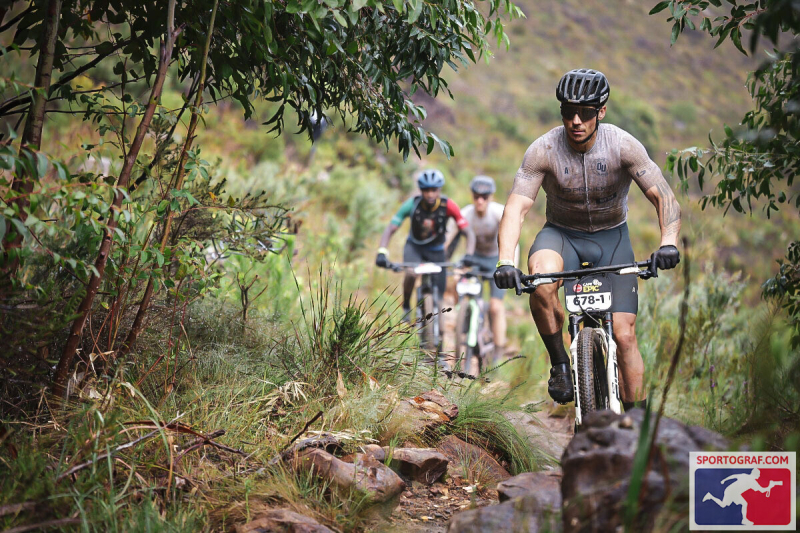 Valsts policijas darbinieks MTB sacensībās Cape Epic