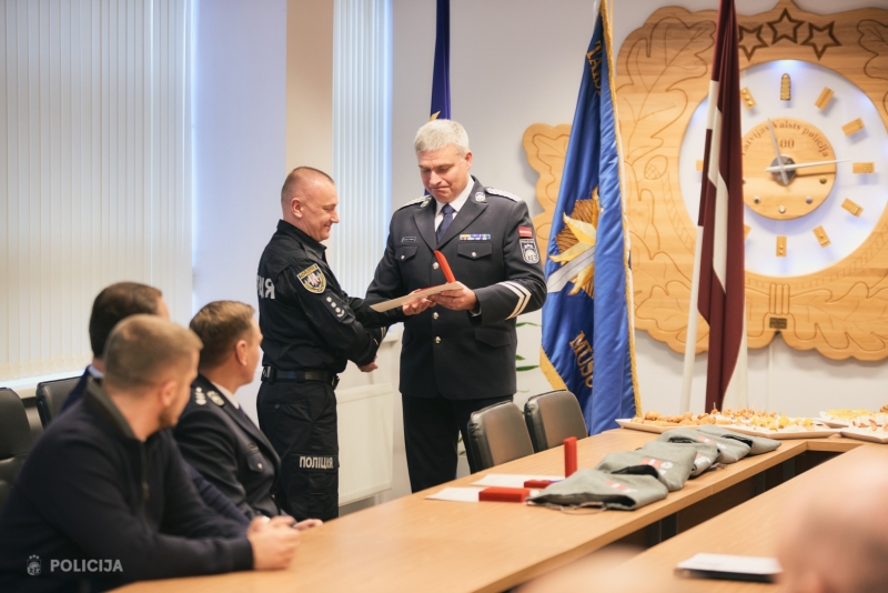 Valsts policija par nozīmīgu sadarbību noziedzības apkarošanā apbalvo Ukrainas policijas un Eurojust pārstāvjus