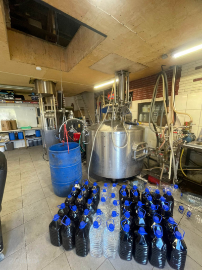 nelikumīga alkohola ražotne