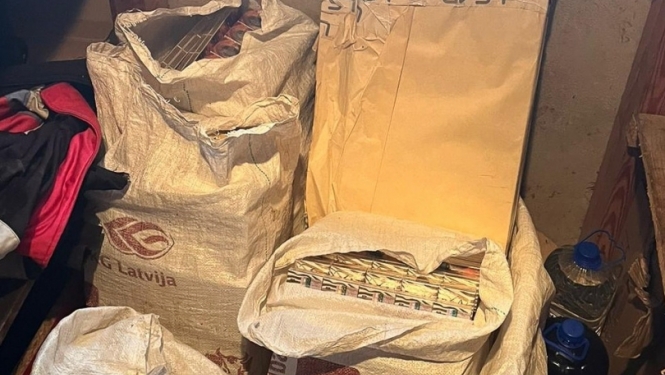 No nelegālās aprites Valsts policijas izņēmtās vairāk nekā 76 tūkstoši cigarešu bez Latvijas Republikas akcīzes markām, 60 litri nelegālā alkohola un destilācijas aparāts.