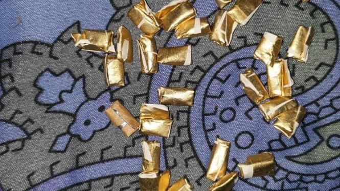 Valsts policijas darbinieki aiztur personu, kura nodarbojusies ar sevišķi bīstamu narkotisko vielu tirdzniecību