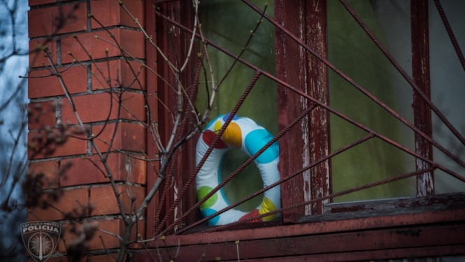 Audžu vecāki vairāku gadu garumā vērš fizisku, emocionālu un seksuālu vardarbību pret aizgādniecībā esošiem nepilngadīgiem bērniem