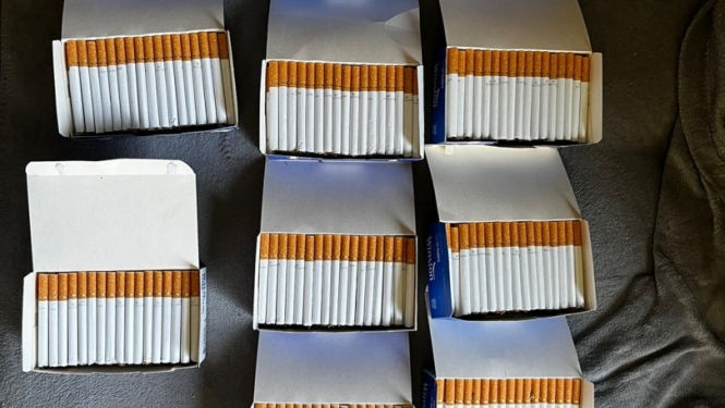Rēzeknē un Viļānos likumsargi konfiscē ievērojamu daudzumu smēķējamās tabakas un cigarešu izgatavošanas iekārtas