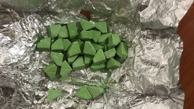 Likumsargi Pierīgā aiztur vīrieti par narkotiku glabāšanu un atsavina MDMA tabletes