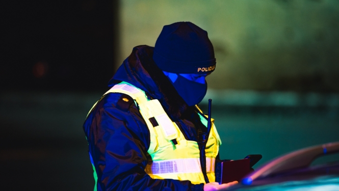 Policijas darbs mājsēdes laikā