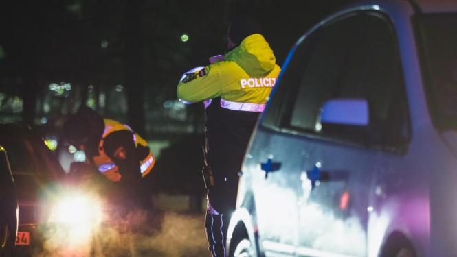 Policisti veic pārbaudes