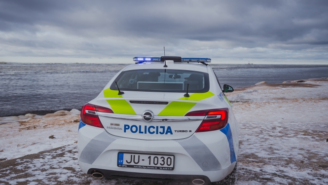 Valsts policijas automašīna