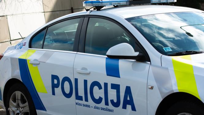 policijas mašīna
