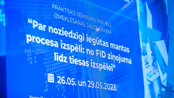 Televizora ekrāns ar semināra nosaukumu