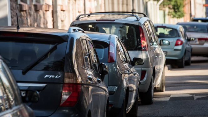 Par noziedzīgi iegūtu līdzekļu legalizēšanu automašīnu tirdzniecības uzņēmumā aizturēta personu grupu