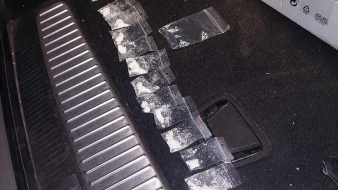 Par kokaīna glabāšanu Rīgas centrā aizturēts vīrietis