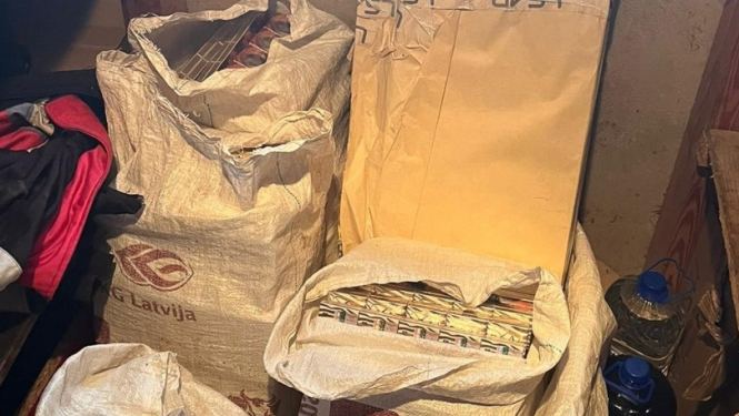 No nelegālās aprites Valsts policijas izņēmtās vairāk nekā 76 tūkstoši cigarešu bez Latvijas Republikas akcīzes markām, 60 litri nelegālā alkohola un destilācijas aparāts.
