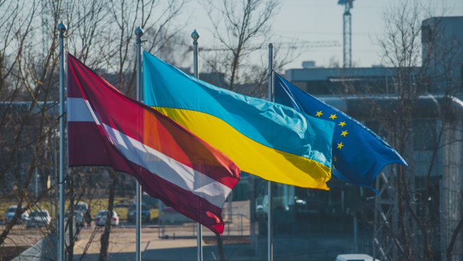 karogi - Latvijas, Ukrainas, ES