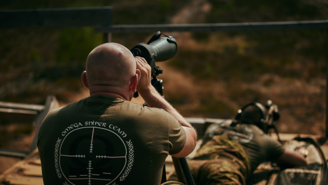 Valsts policijas pretterorisma vienības OMEGA snaiperi vēro objektu