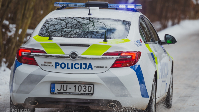 Valsts policijas automašīna