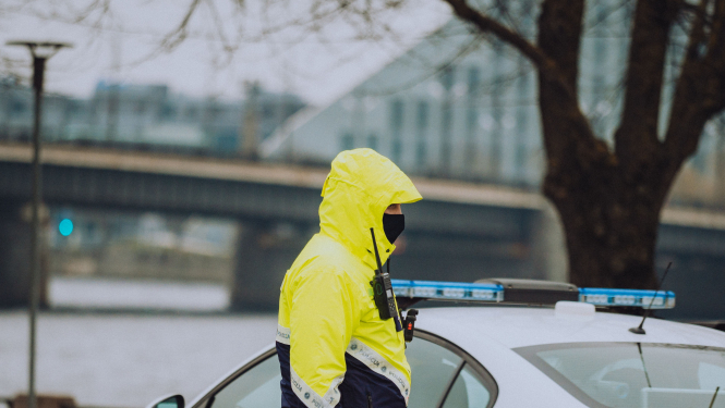 policijas darbinieks