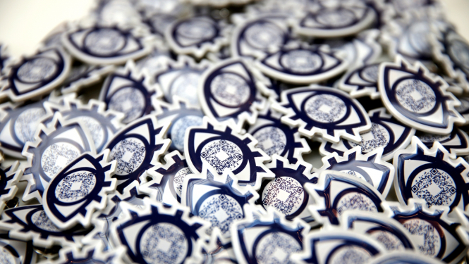 Informatīvās kampaņas "Turi acis vaļā" simbols