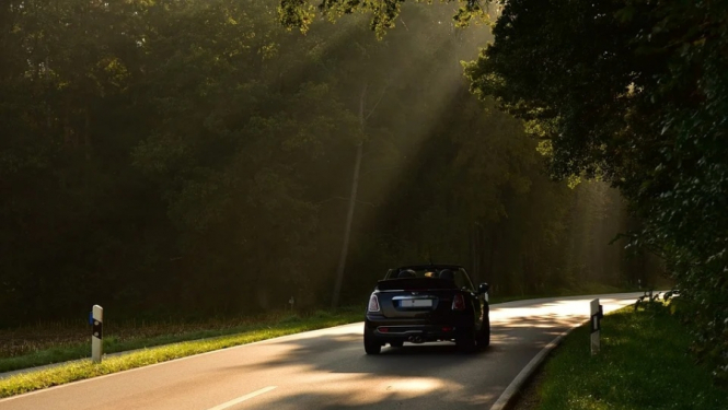 Par kabrioleta zādzību no nama pagalma Juglā aizturēts jaunietis