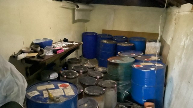 Valsts policija Ropažu novadā uziet metadona ražotni