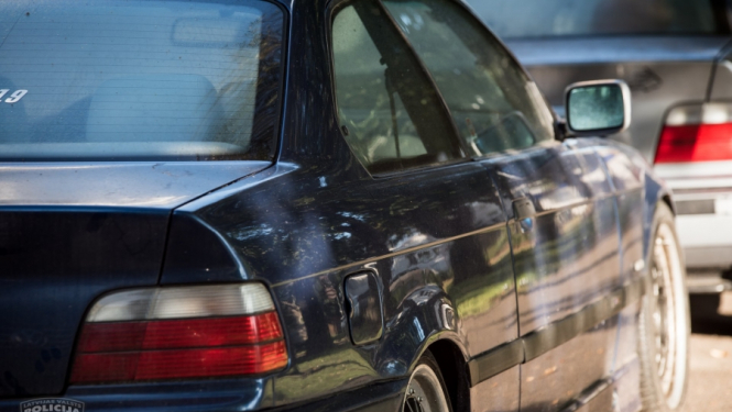 Automašīnas apzadzējs ierodas policijas iecirknī ar zagtu somu un tiek aizturēts