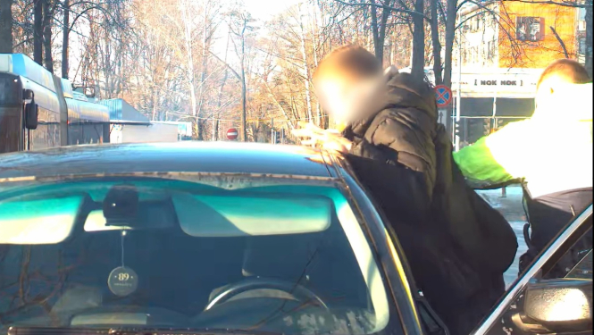 policisti aizturējuši naudas mūli