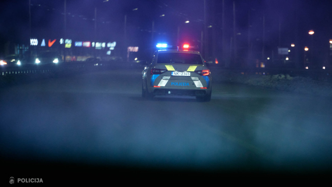 Valsts policijas trafarētā automašīnā