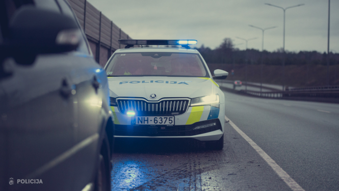 Valsts policijas automašīna