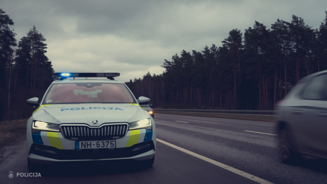 Valsts policijas automašīna