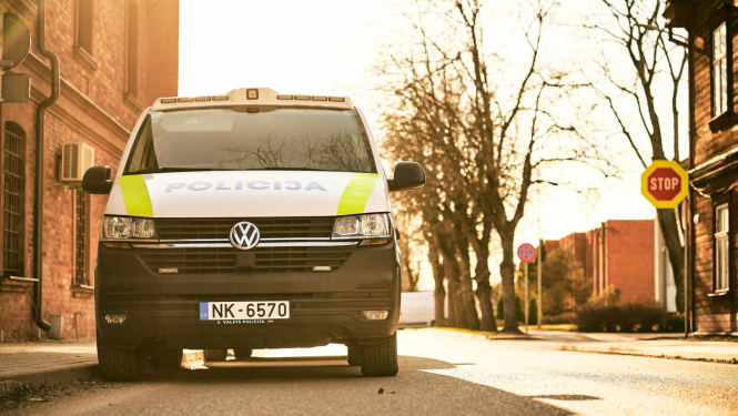 Valsts policija Volkswagen trafarētā autimašīna 