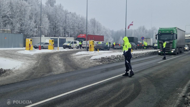 VP darbinieks veicot reidu