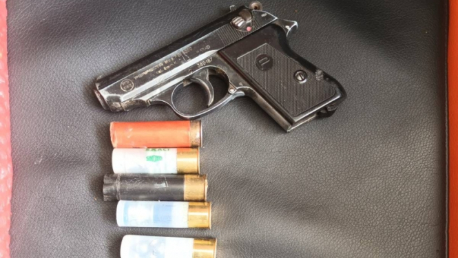 Ludzas novadā aiztur personu un izņem nereģistrētus šaujamieročus, rokas granātas un ložmetēju