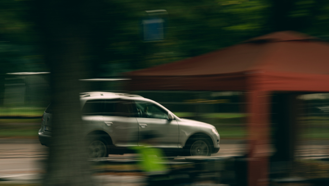 Automašīna kustībā