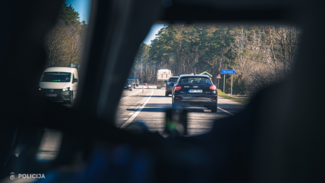 Automašīnas satiksmē