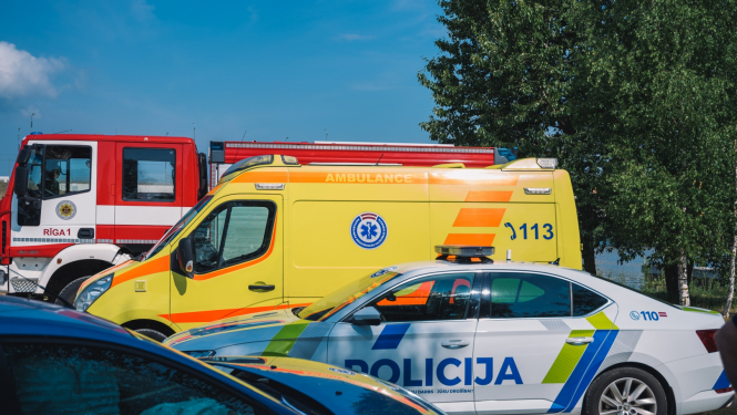 Dienestu automašīnas